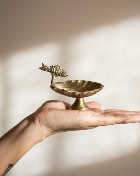 DECO TRAY SHELL FISH BRASS
