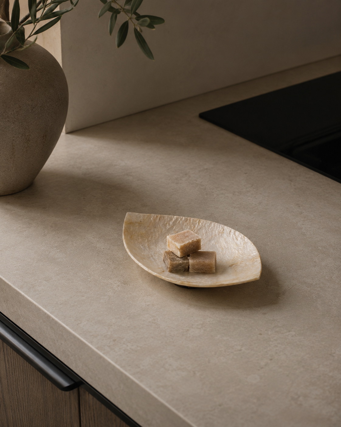 Livia Schelp Plateau Goud