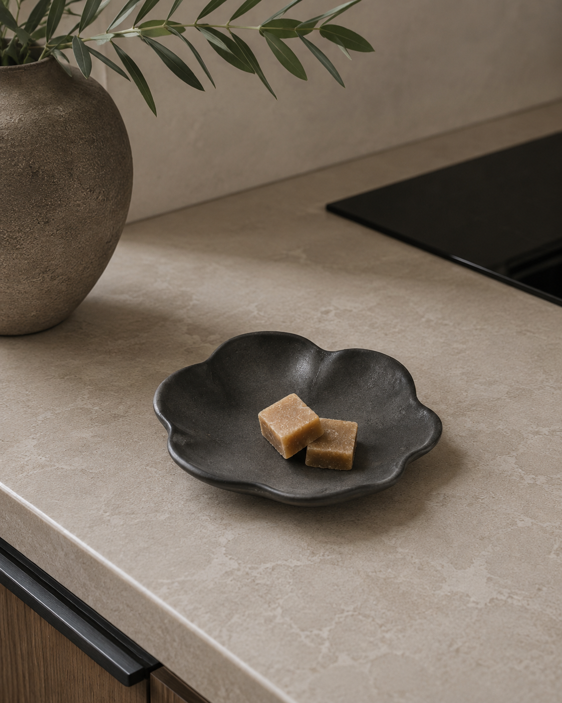 Livia Schelp Plateau Zwart